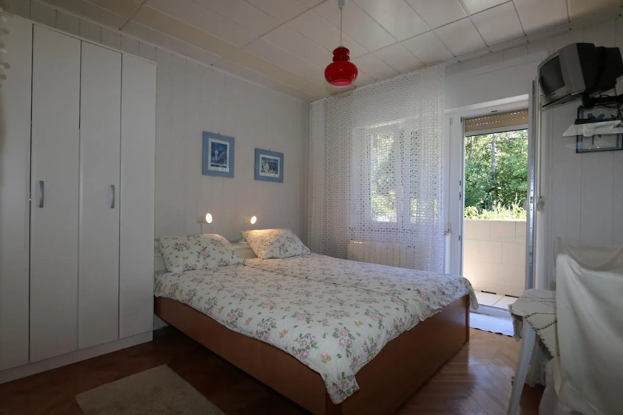 Apartments Nada Šilo Croacia